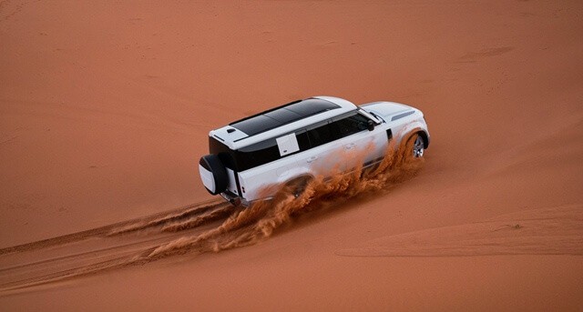 van-hanh-xe-Land-Rover-Defender-130