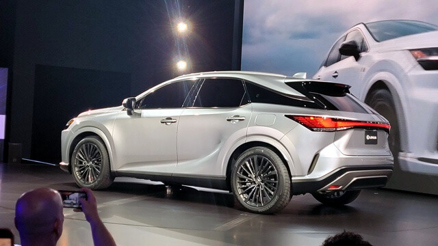 van-hanh-xe-lexus-rx350-2025