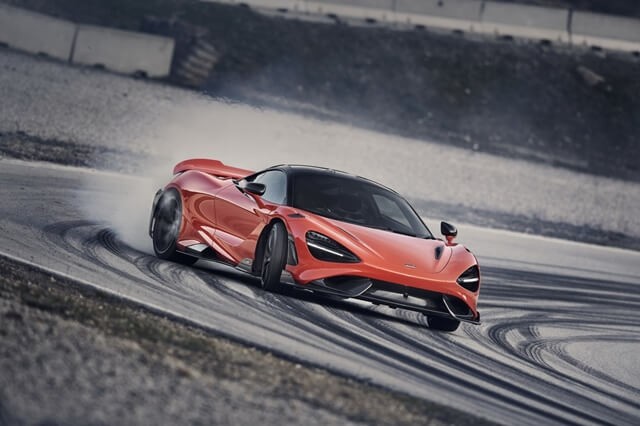 van-hanh-xe-mclaren-765lt