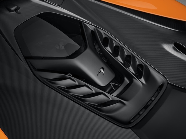van-hanh-xe-mclaren-w1