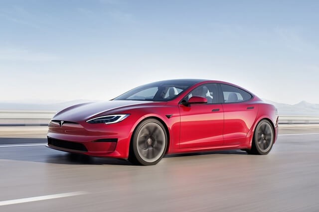 van-hanh-xe-tesla-model-s-2025