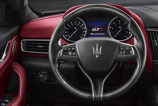 vo-lang-xe-maserati-levante